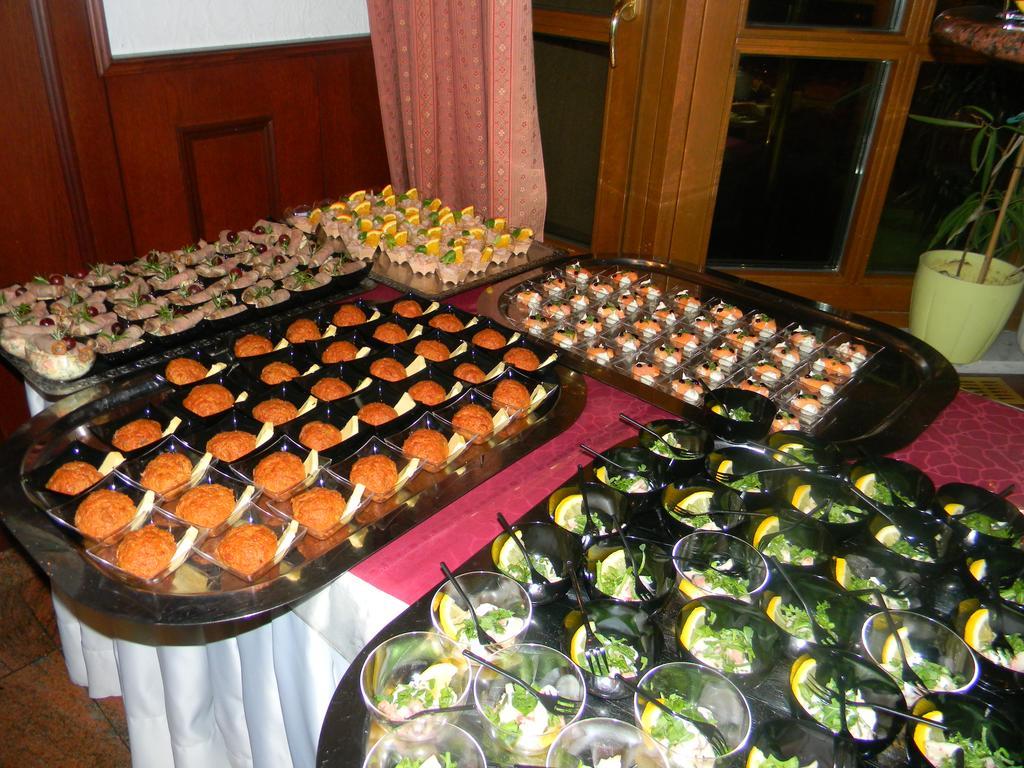 Hotel Krona Domžale Dış mekan fotoğraf