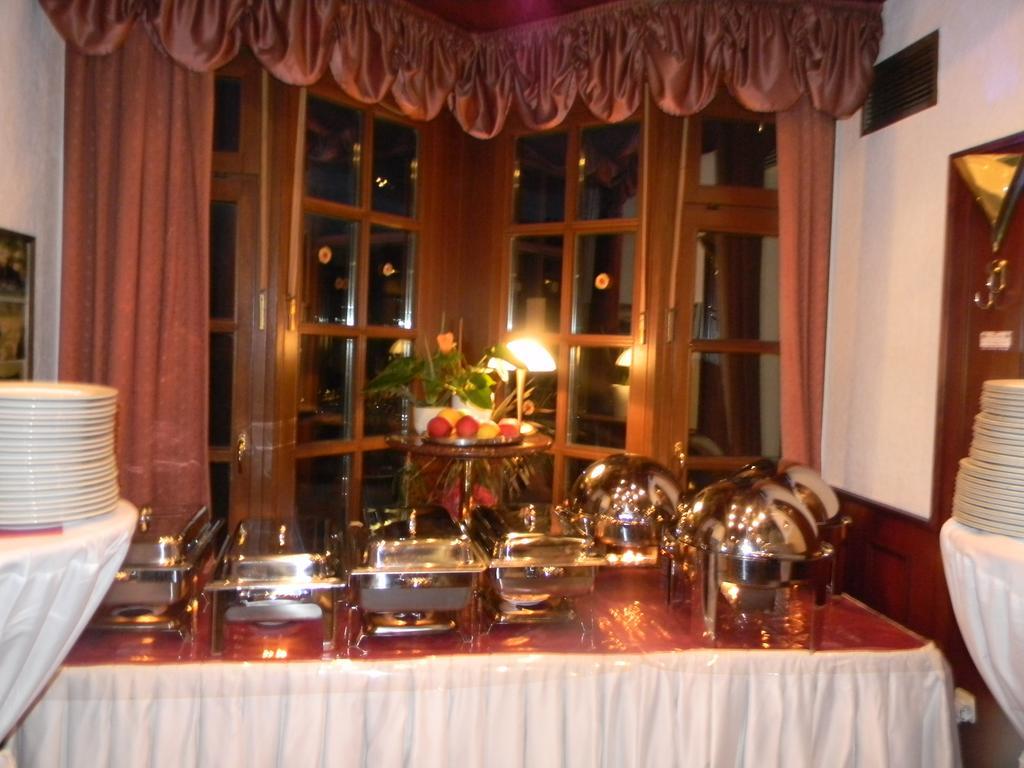 Hotel Krona Domžale Dış mekan fotoğraf
