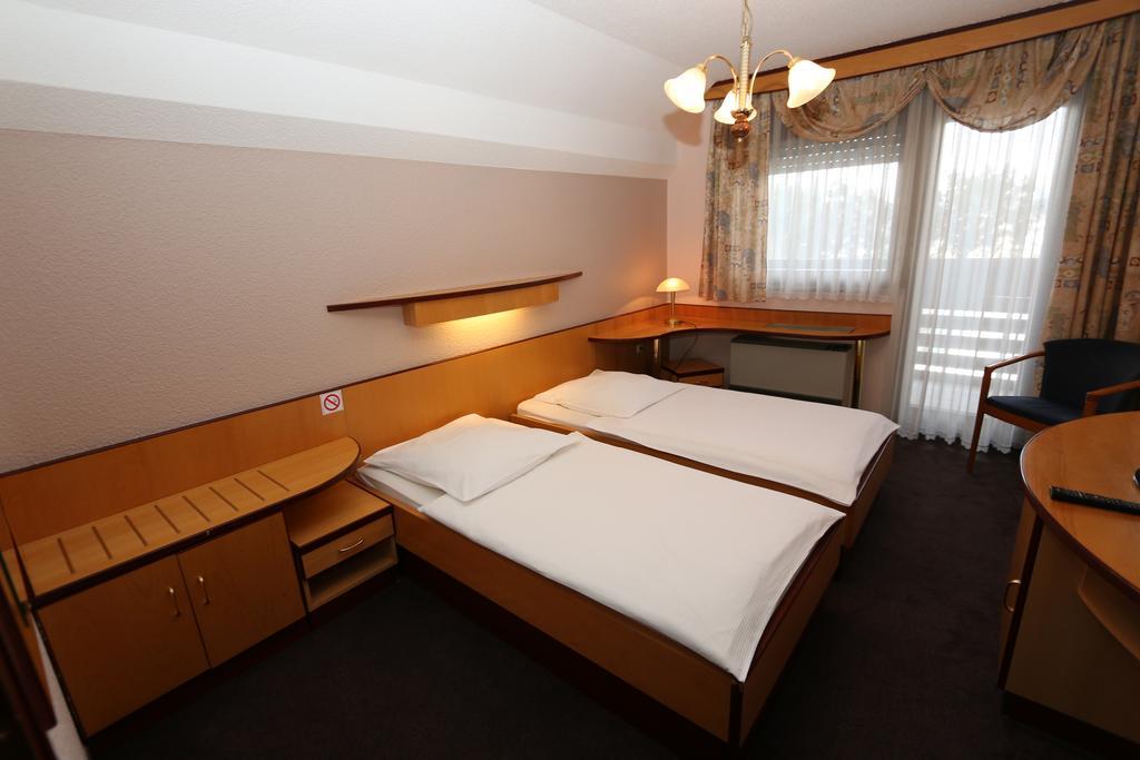 Hotel Krona Domžale Dış mekan fotoğraf