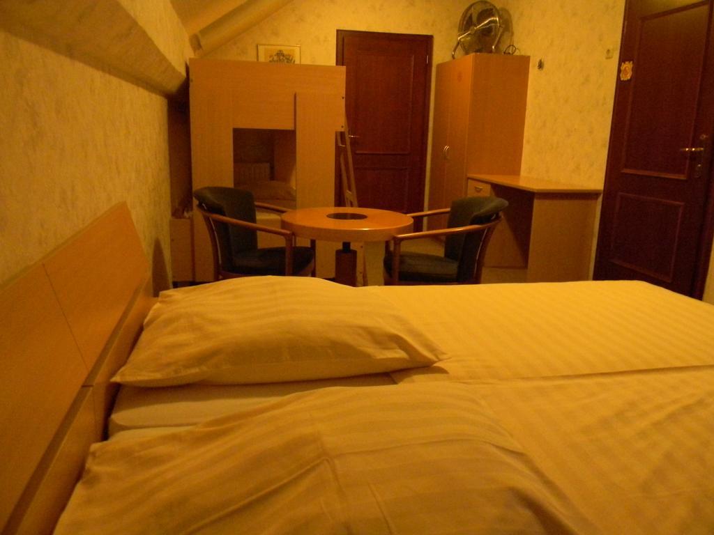 Hotel Krona Domžale Dış mekan fotoğraf