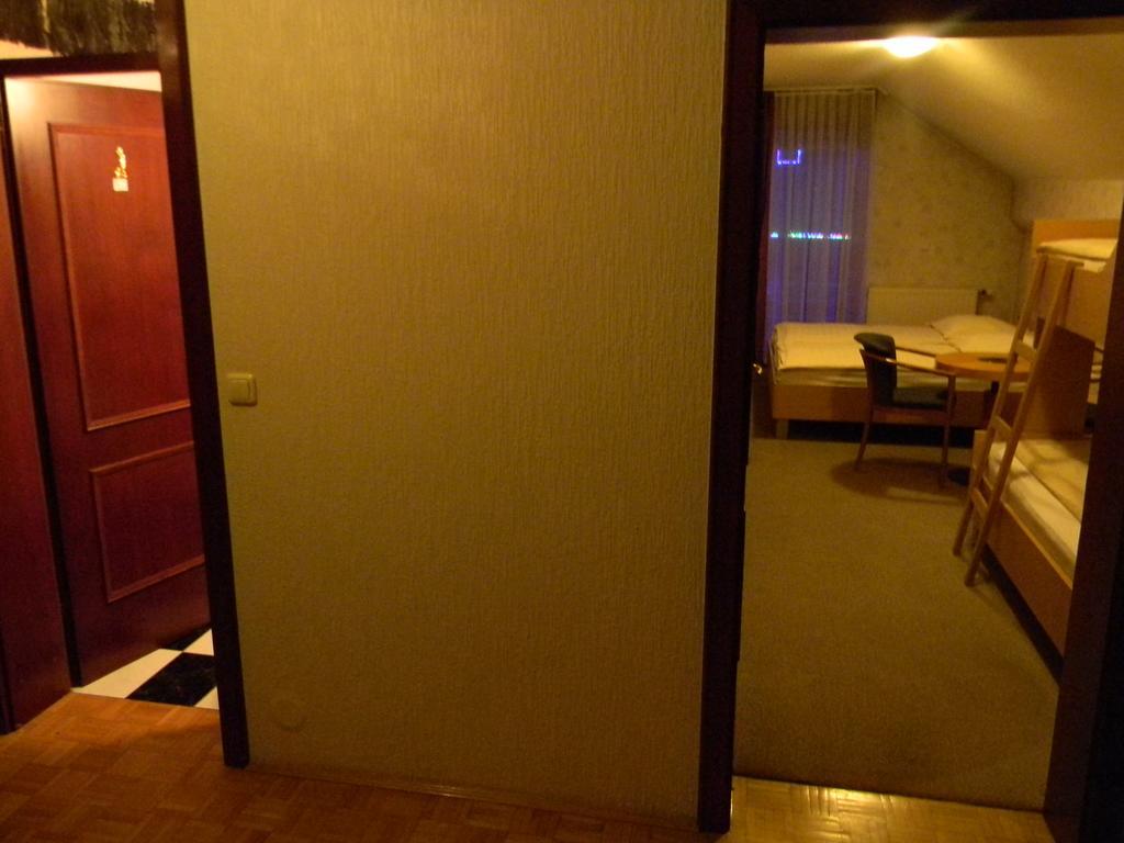 Hotel Krona Domžale Dış mekan fotoğraf