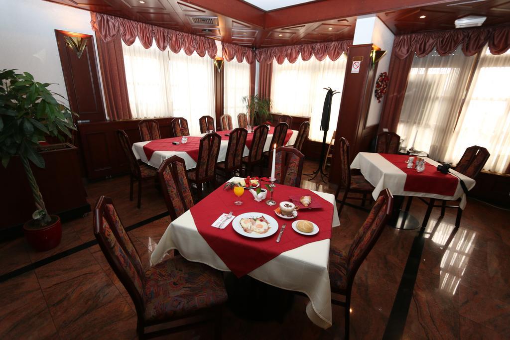 Hotel Krona Domžale Dış mekan fotoğraf